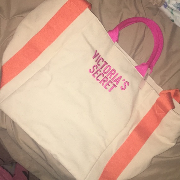 Victoria's Secret Handbags - NWT Victoria’s Secret tote